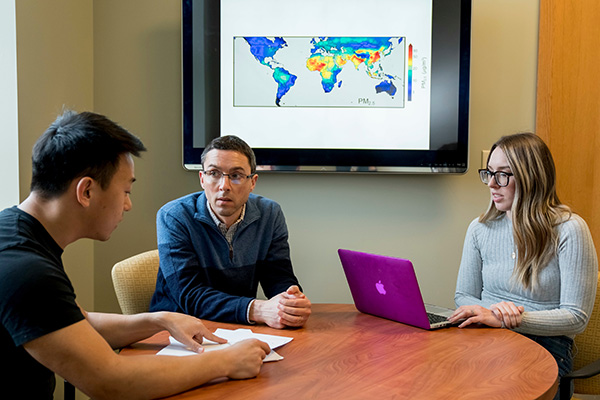 Randall Martin discusses with two students