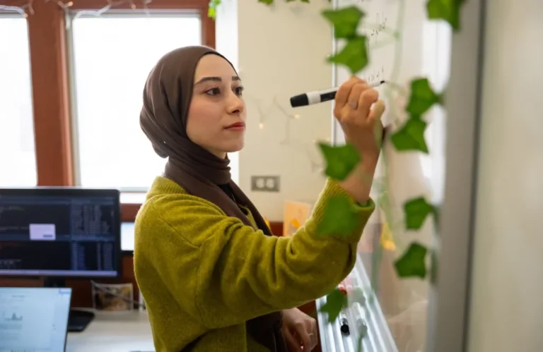 Meet the WashU alumna exploring the science of attention